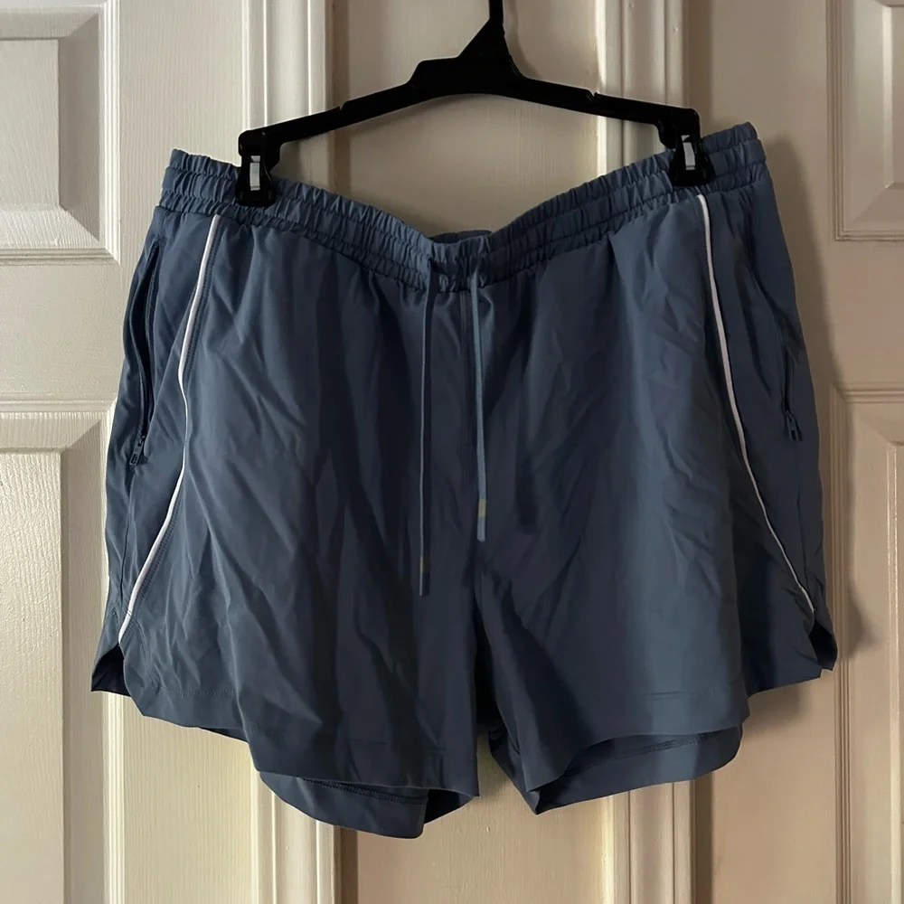 Fabletics Workout Set - Picture 2 of 4